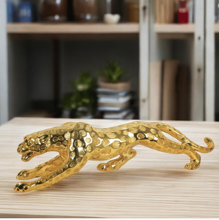 EXCLUSIVE FIGURE - 38032