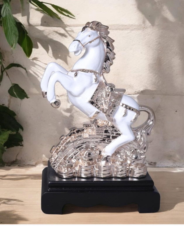 EXCLUSIVE FIGURE - 38129