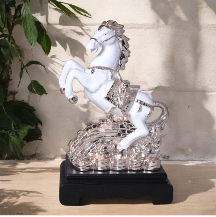 EXCLUSIVE FIGURE - 38129