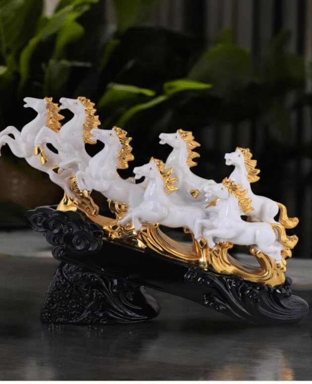 EXCLUSIVE FIGURE - 38193