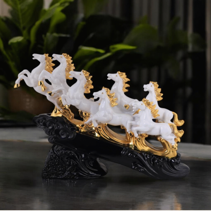 EXCLUSIVE FIGURE - 38193