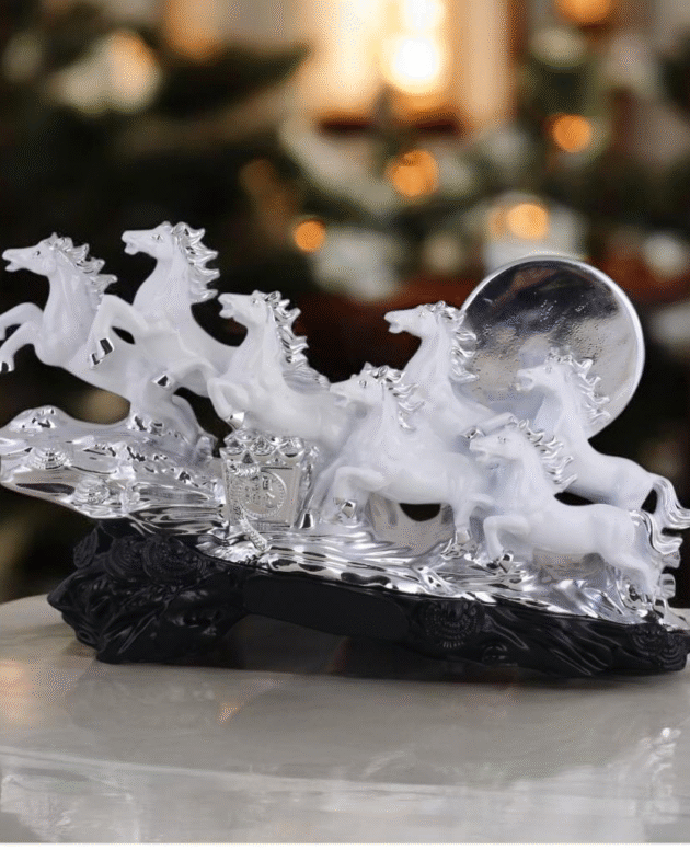 EXCLUSIVE FIGURE - 38196