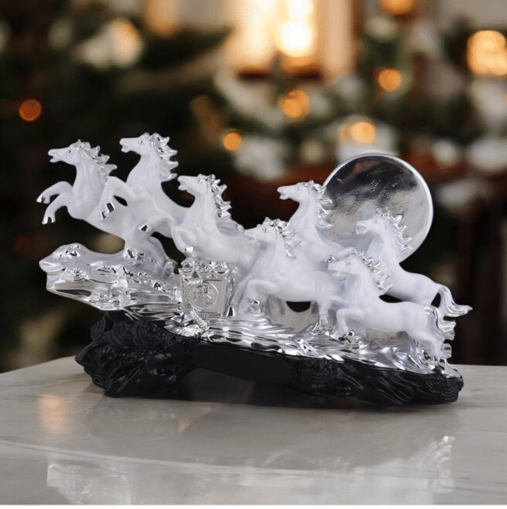 EXCLUSIVE FIGURE - 38196